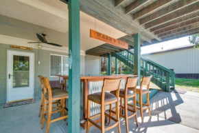 2-Level Home with Deck half Mi to Lake McConaughy!